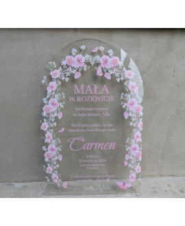 Personalizowana dekoracja Baby Shower z kwiatowym wzorem i motylkami
