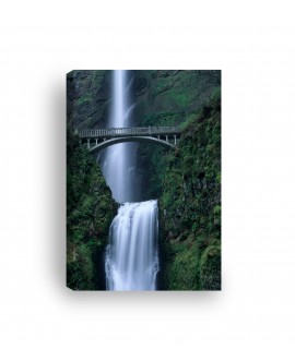 Obraz na płótnie canvas pionowy wodospad zieleń most góry studiograf